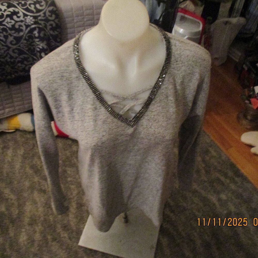 Jennifer lopez gray v neck sweater xs hardly used